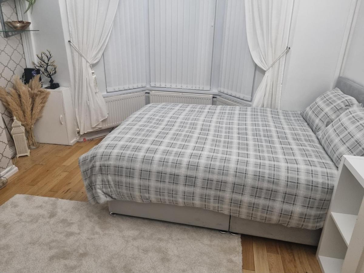 Private Double Room In Кардіфф Екстер'єр фото
