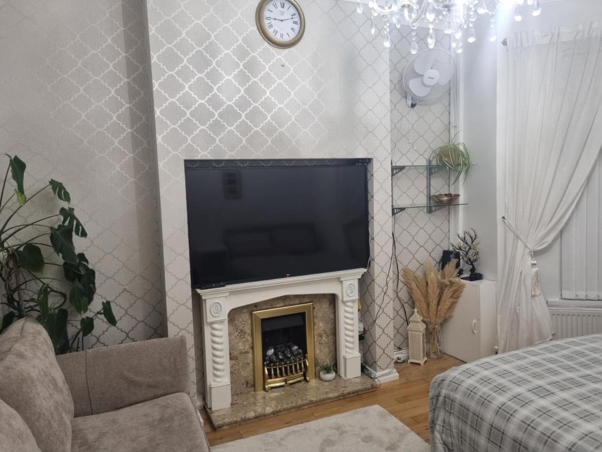 Private Double Room In Кардіфф Екстер'єр фото