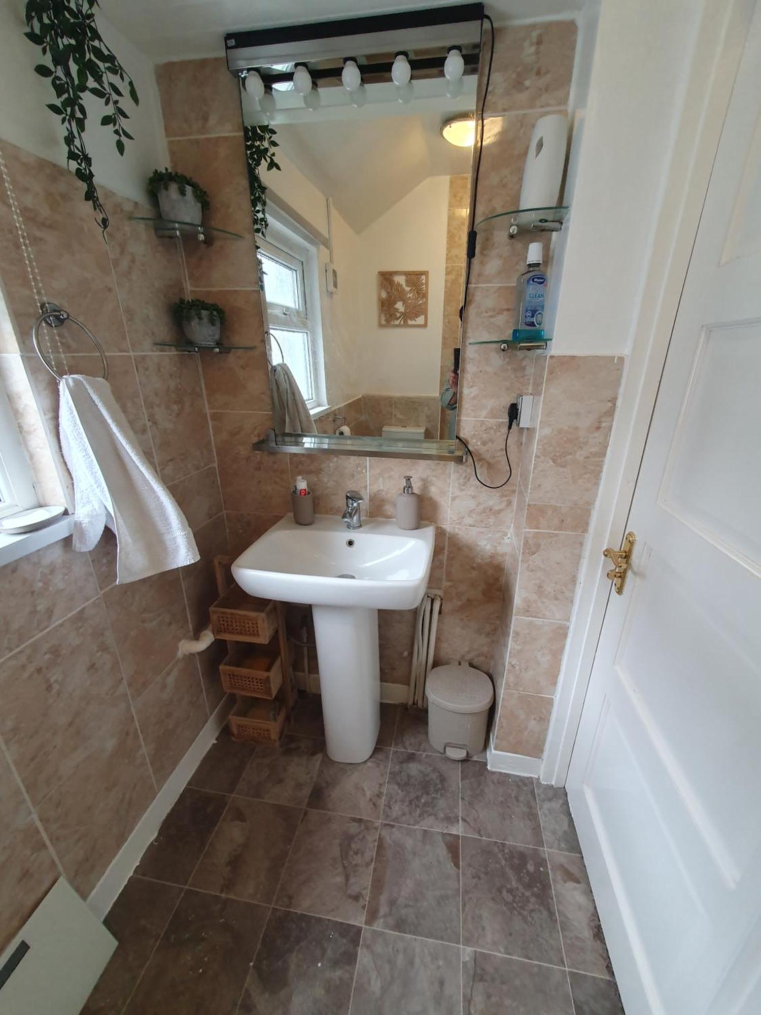 Private Double Room In Кардіфф Екстер'єр фото