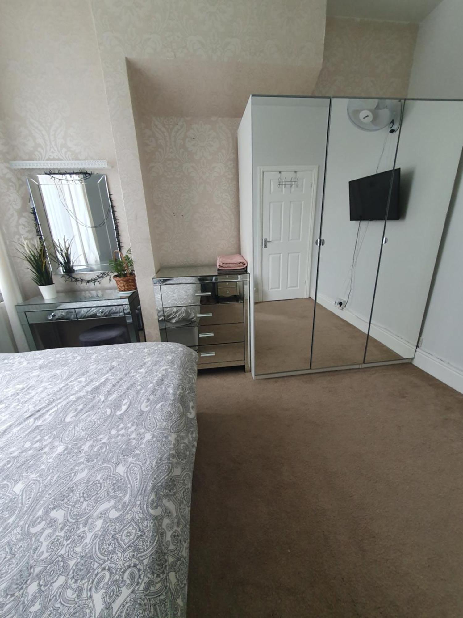 Private Double Room In Кардіфф Екстер'єр фото