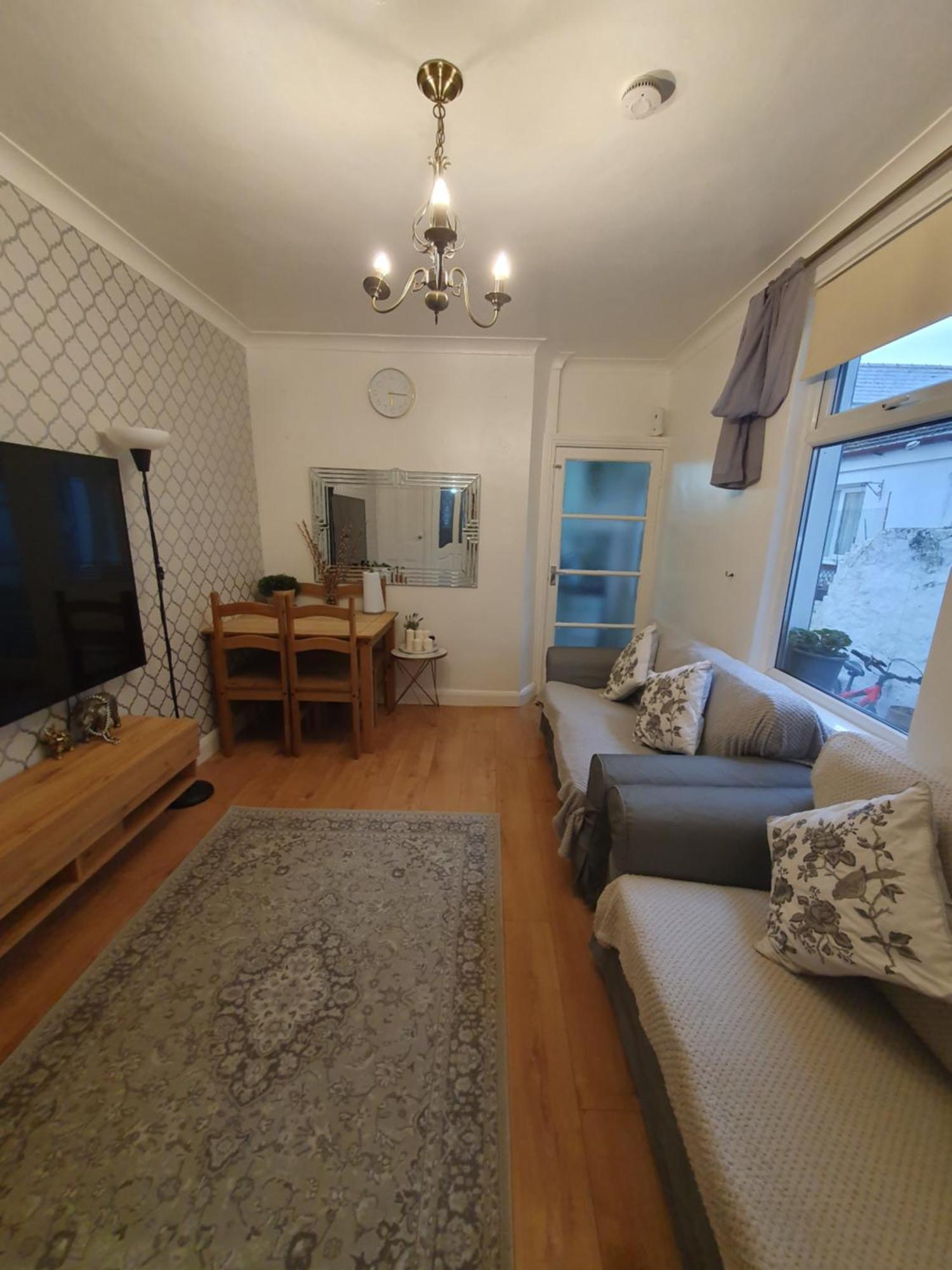 Private Double Room In Кардіфф Екстер'єр фото